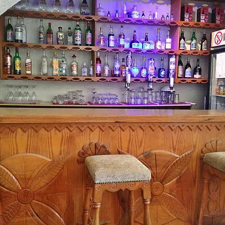 فندق Averof 2*