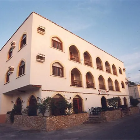 فندق Averof