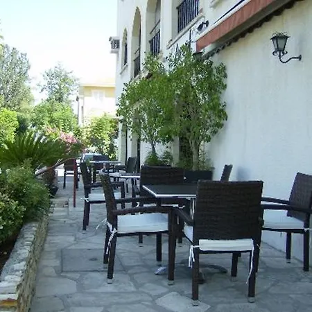 Averof Hotel 2*